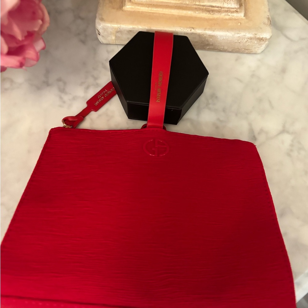 NEW Red Beauty Zipper Wristlet - Picture 5 of 13